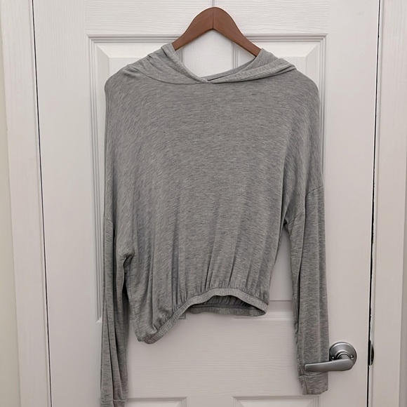 Tops - Gray Lightweight Cropped Hoodie Size Med